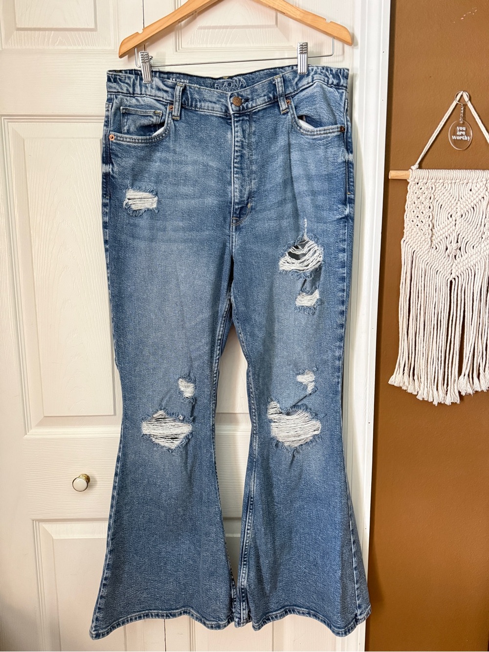 Arizona High-Rise Curvy Flare Distressed Light Blue Women’s Jeans / Size 11